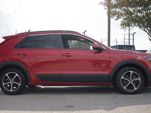 Used 2023 Kia Niro LX FWD image 6