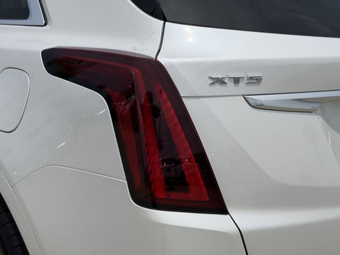 New 2026 Cadillac XT5 Premium Luxury w/ Driver Assist Package FWD image 9