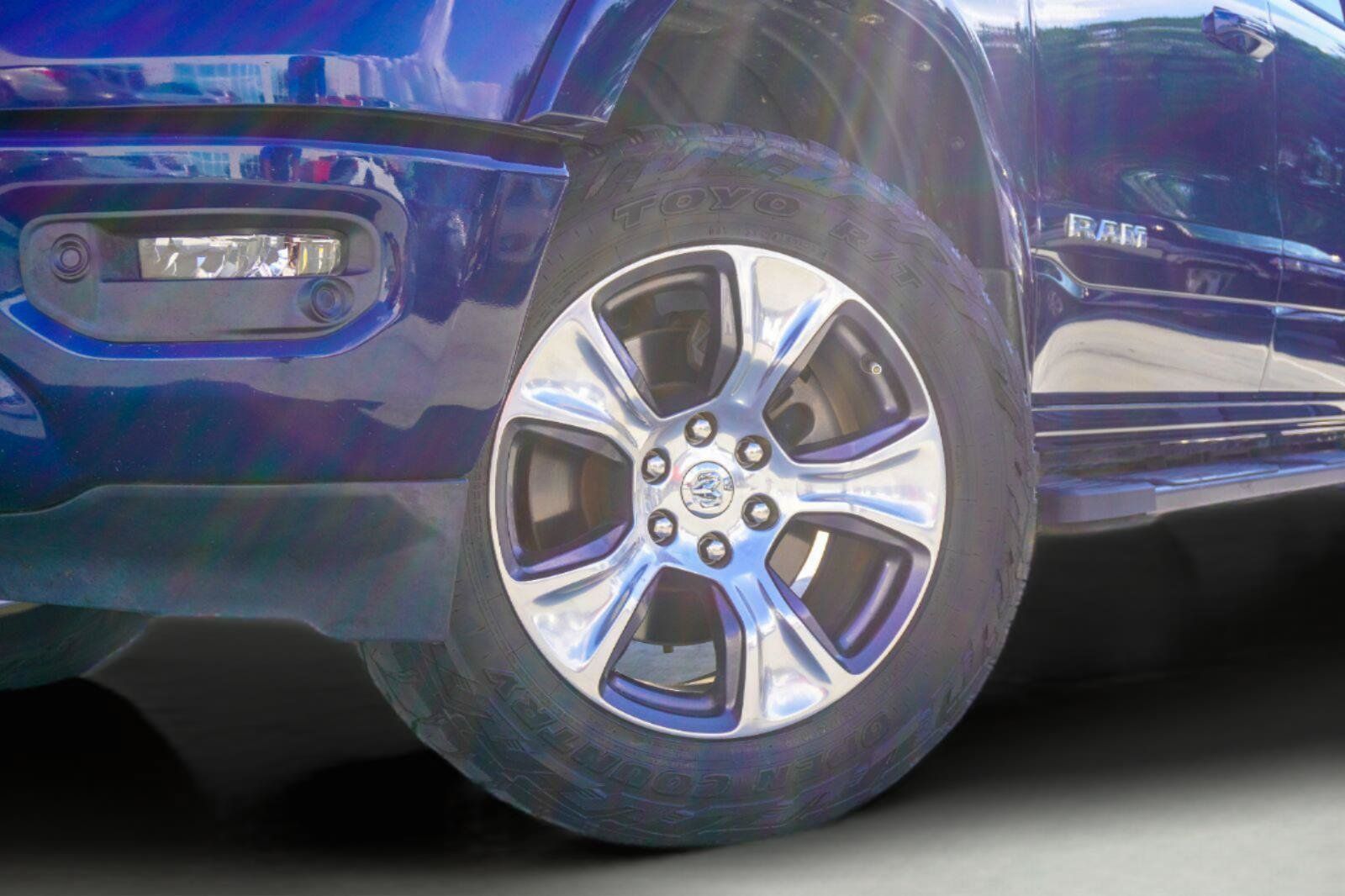 Used 2019 RAM 1500 Laramie AWD/4WD image 2