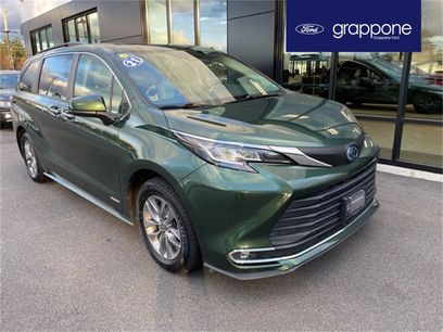 Used 2021 Toyota Sienna XLE