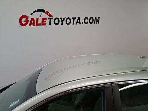 Used 2010 Toyota Camry FWD image 6