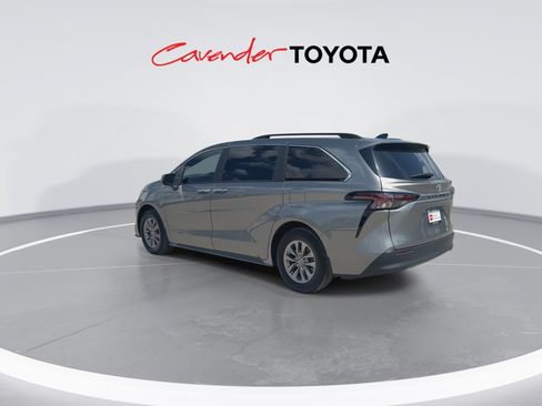 Certified 2026 Toyota Sienna XLE FWD image 6