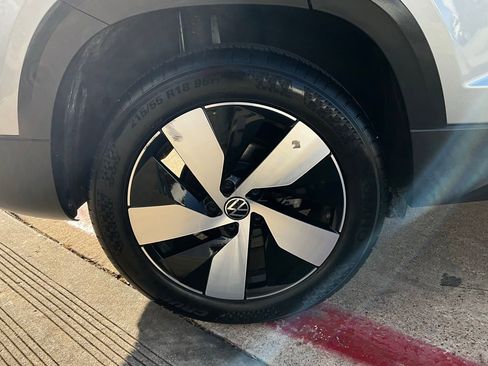 Used 2025 Volkswagen Taos S image 9