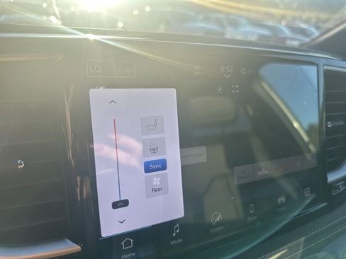 New 2026 Chrysler Pacifica Select image 28