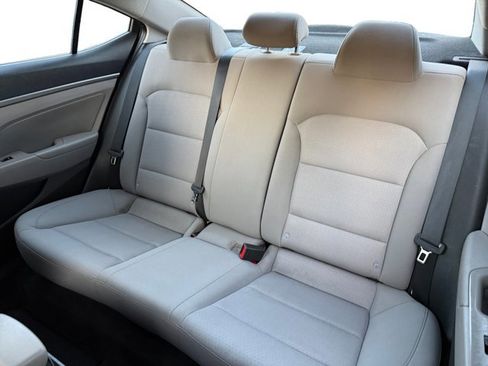 Used 2018 Hyundai Elantra SEL image 11