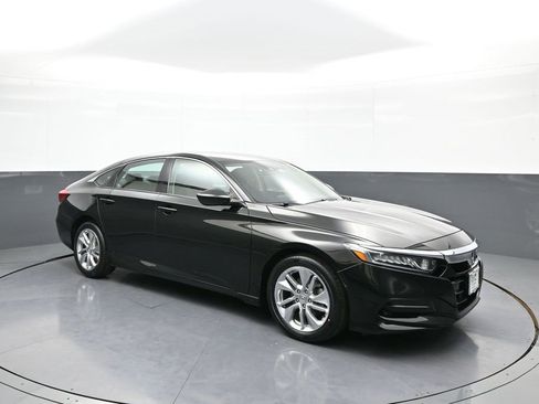 Certified 2019 Honda Accord LX image 4