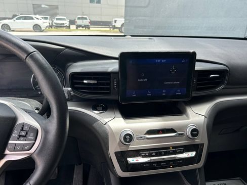 Used 2021 Ford Explorer XLT RWD image 11