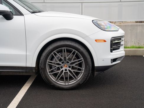 Used 2025 Porsche Cayenne image 9