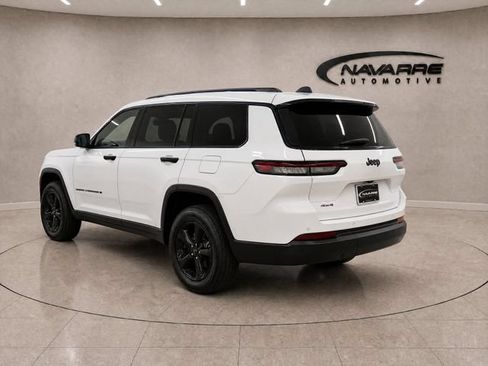 Used 2025 Jeep Grand Cherokee L Limited w/ Black Appearance Package RWD image 5