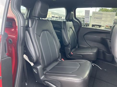 New 2026 Chrysler Pacifica Select image 27