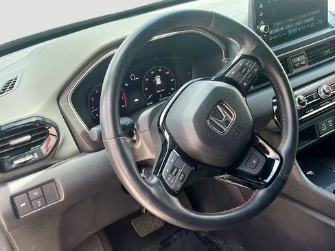 Used 2025 Honda Pilot Black Edition image 11