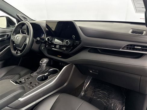 Certified 2025 Toyota Highlander XSE image 46