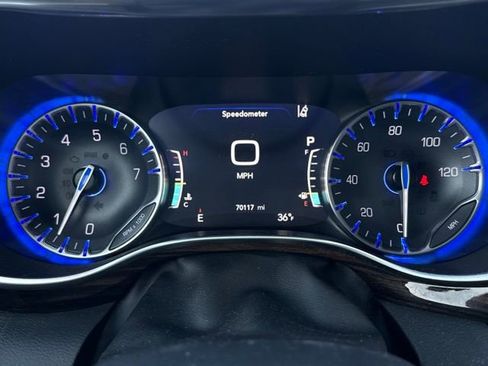 Used 2023 Chrysler Pacifica Limited image 32