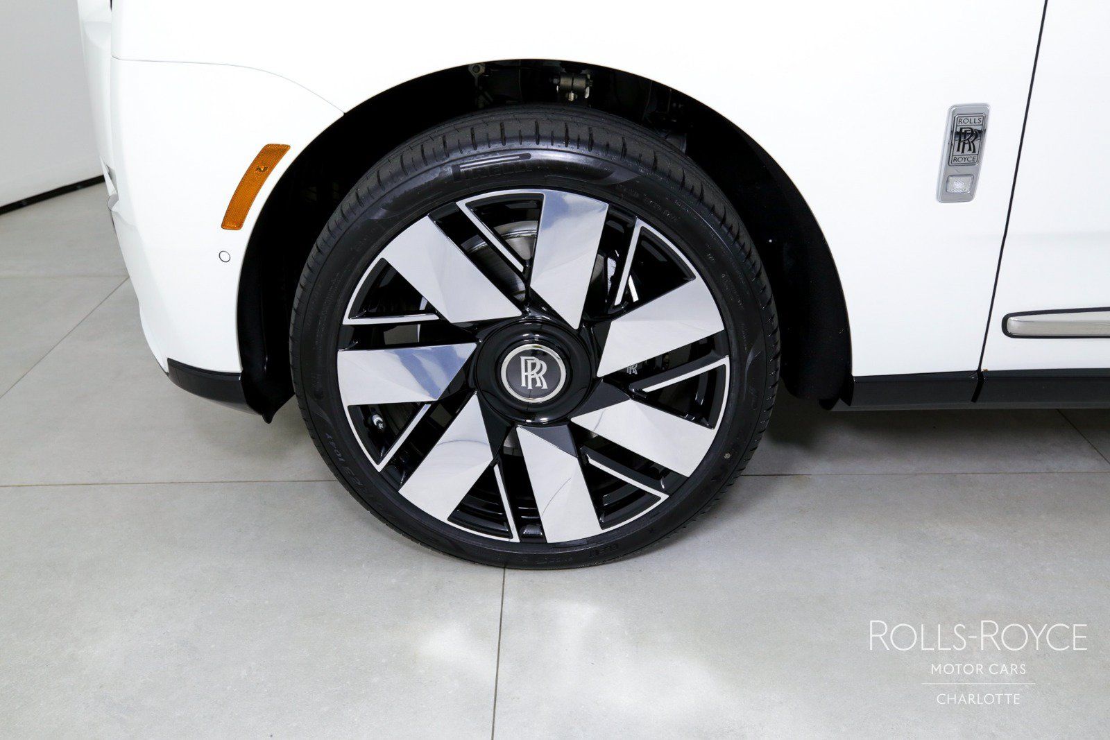 Used 2025 Rolls-Royce Cullinan AWD/4WD image 36