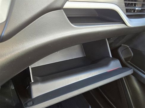 Used 2023 GMC Terrain SLE image 22