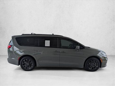 Used 2021 Chrysler Pacifica Touring-L w/ S Appearance Package FWD image 4
