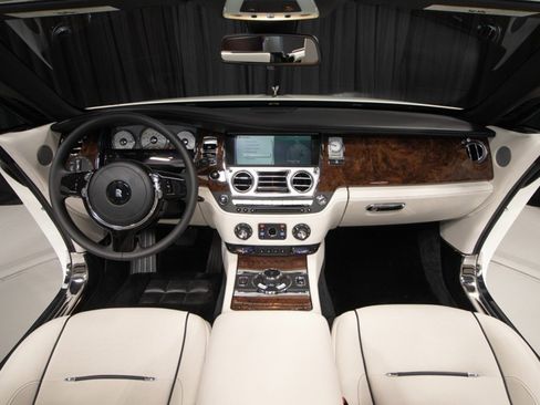 Used 2017 Rolls-Royce Dawn image 24