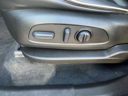 Used 2023 Chevrolet Traverse Premier image 10