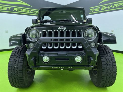 Used 2016 Jeep Wrangler Unlimited Sahara w/ Connectivity Group AWD/4WD image 3