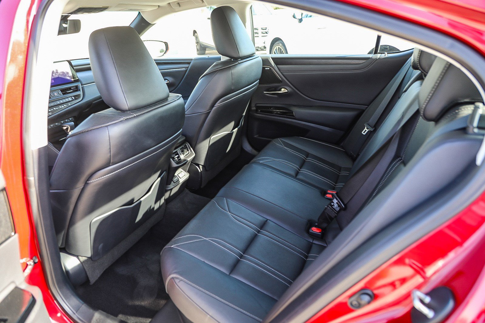 Certified 2024 Lexus ES 300h w/ Accessory Package (Z2) FWD image 18
