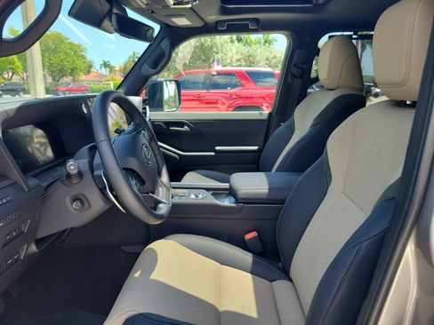 Certified 2026 Lexus GX 550 AWD/4WD image 25