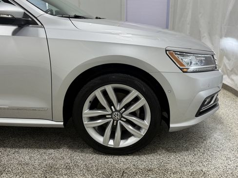 Used 2017 Volkswagen Passat 3.6 SEL Premium image 30