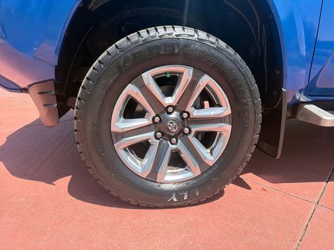 Used 2016 Toyota Tacoma Limited w/ Towing Package image 35