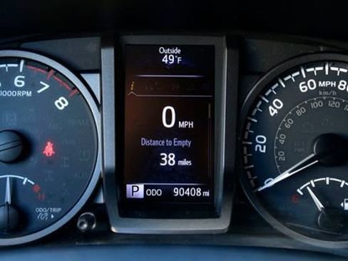 Used 2018 Toyota Tacoma TRD Off-Road image 29