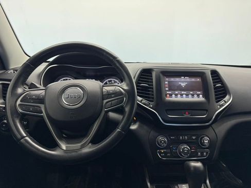 Used 2019 Jeep Cherokee Latitude Plus image 3