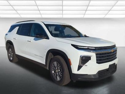 Used 2025 Chevrolet Traverse LT w/ Driver Confidence Package