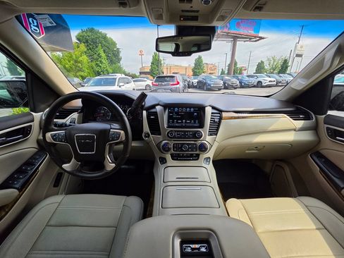Used 2017 GMC Yukon XL Denali w/ Open Road Package AWD/4WD image 10