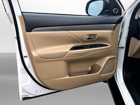 Used 2020 Mitsubishi Outlander GT image 25