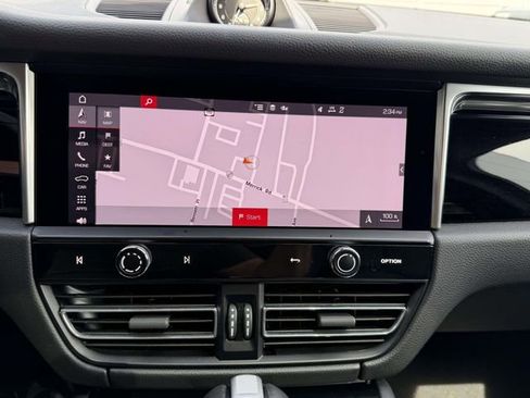 Certified 2023 Porsche Macan S AWD/4WD image 31