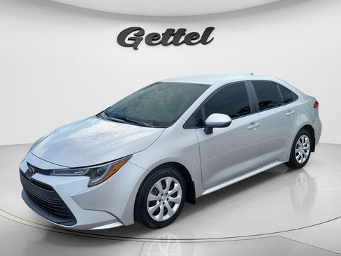 Certified 2025 Toyota Corolla LE FWD image 1