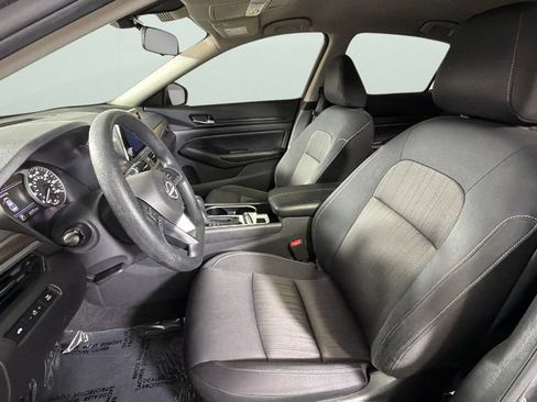 Used 2024 Nissan Altima 2.5 SV FWD image 17