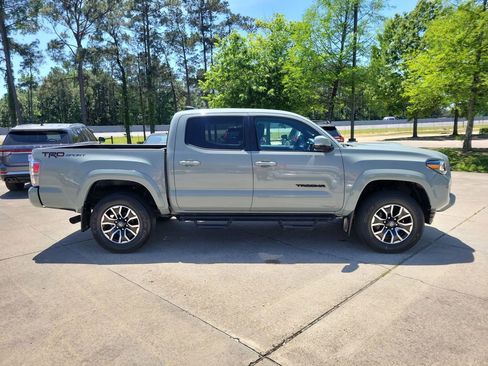 Used 2022 Toyota Tacoma TRD Sport w/ Technology Package image 8