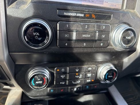 Used 2019 Ford F150 Platinum w/ Equipment Group 701A Luxury image 15