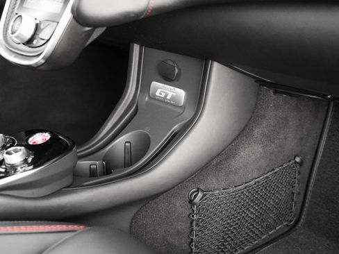 Used 2023 McLaren GT RWD image 32