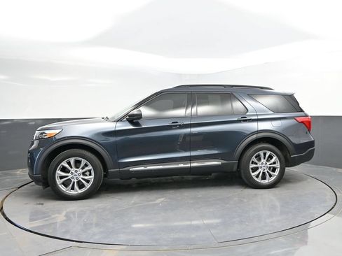 Used 2024 Ford Explorer XLT w/ Equipment Group 202A AWD/4WD image 6