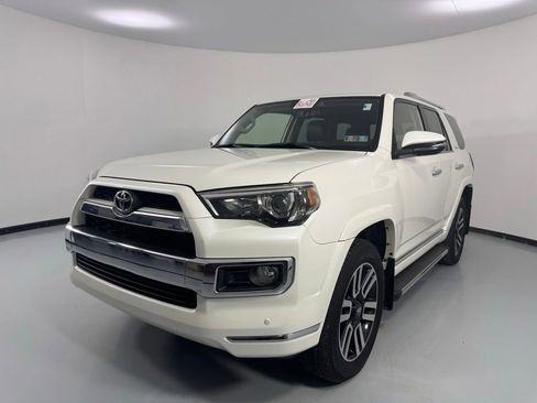 Used 2018 Toyota 4Runner Limited AWD/4WD image 3