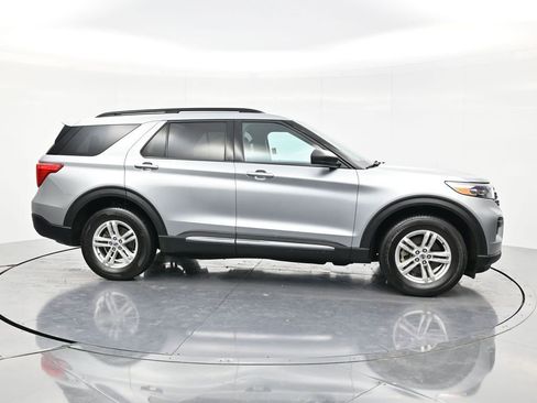 Used 2021 Ford Explorer XLT AWD/4WD image 4