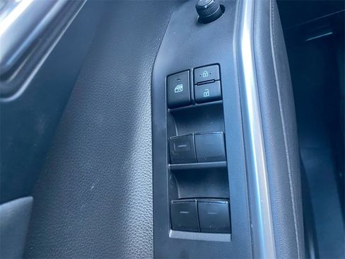 Used 2022 Toyota Highlander XLE image 17