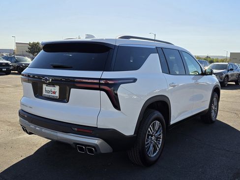 New 2025 Chevrolet Traverse LT w/ Driver Confidence Package image 7