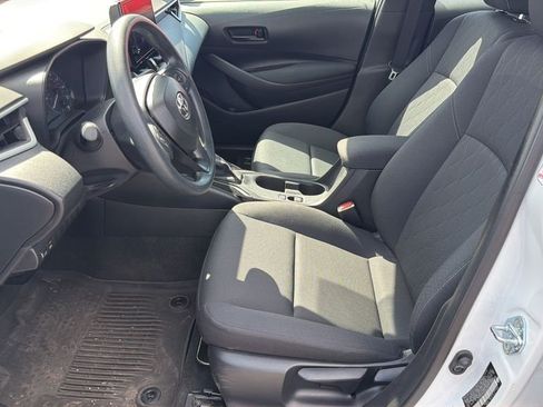 Used 2025 Toyota Corolla LE FWD image 11