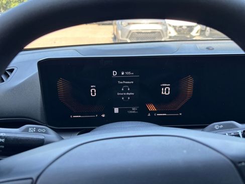 Used 2025 Kia K4 LXS image 32