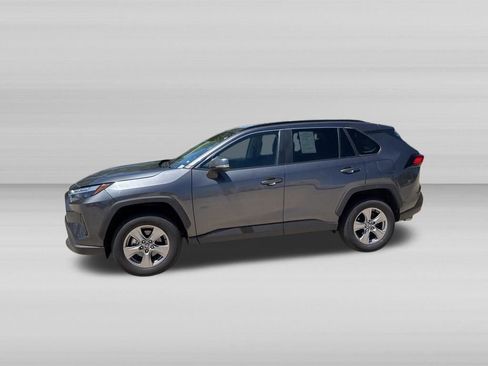 Used 2025 Toyota RAV4 XLE AWD/4WD image 10