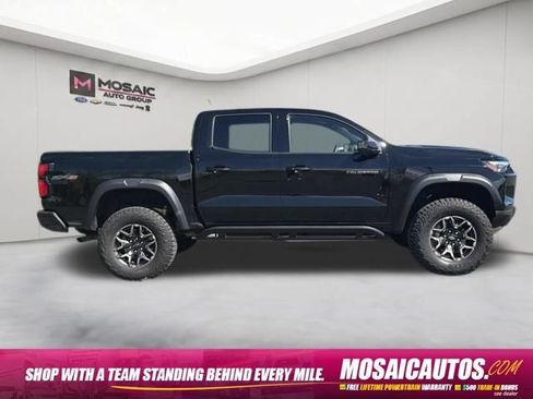Used 2024 Chevrolet Colorado ZR2 w/ Technology Package AWD/4WD image 9