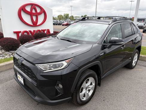Used 2021 Toyota RAV4 XLE w/ Convenience Package AWD/4WD image 10