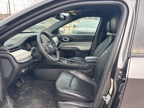 Used 2023 Jeep Compass Limited image 20