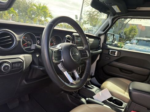 Used 2019 Jeep Wrangler Unlimited Sahara w/ Safety Group image 9